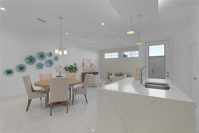 Building Photo - 2931 El Fenice Ln