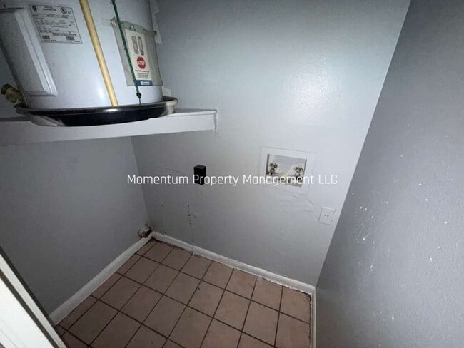 Building Photo - 5/2 Home Available NOW!!!