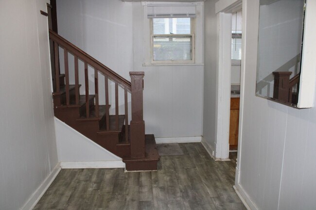 Building Photo - 340 N 16th St
