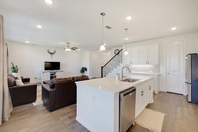 Building Photo - 205 Somerset Dr