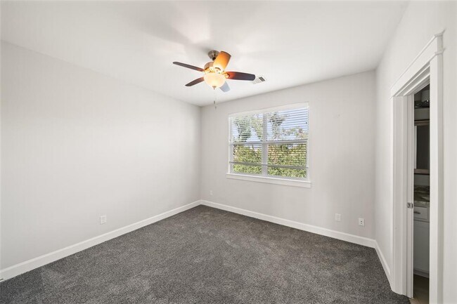 Building Photo - 850 W 20th St