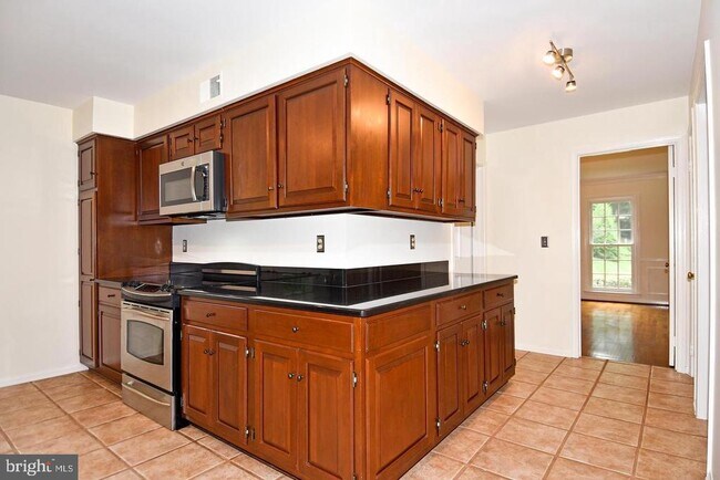 Building Photo - 7646 Huntmaster Ln