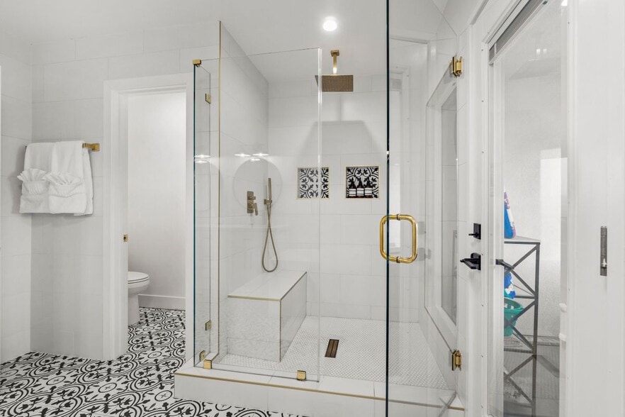 Building Photo - 2125 W California St