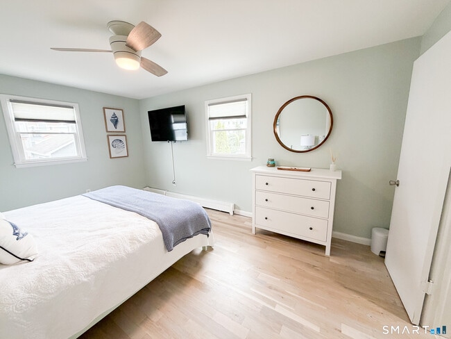 Building Photo - 945 E Broadway