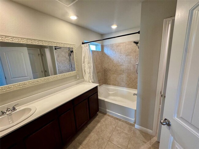 Building Photo - 120 Buckthorn Dr