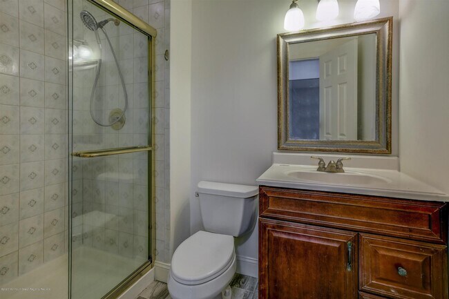 Building Photo - 40 Staghorn Dr