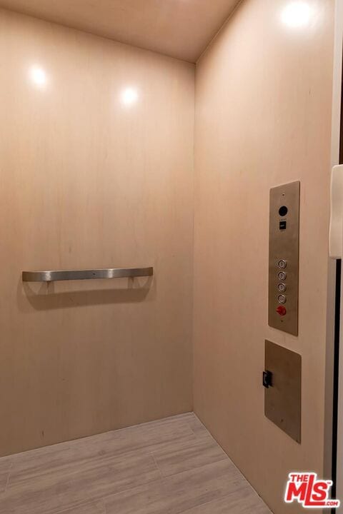 Building Photo - 312 S Palm Dr