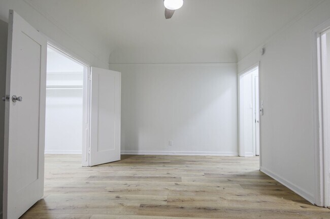 Building Photo - Newly Remodeled 1-bedroom Apartment