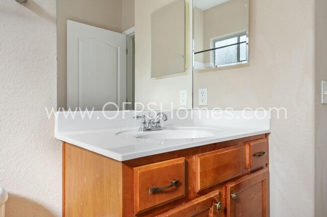 Building Photo - 1558 Venice Ave