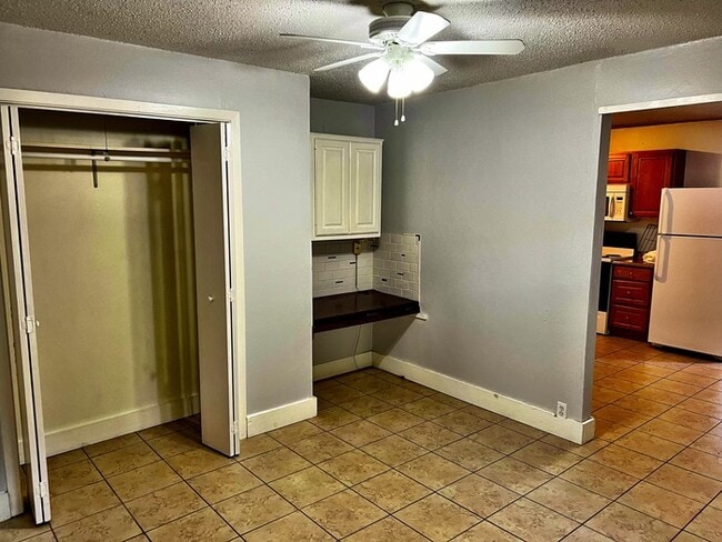 Building Photo - 1900 Alguno Rd