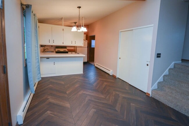 Building Photo - Unique multilevel floorplan with TONS of storage