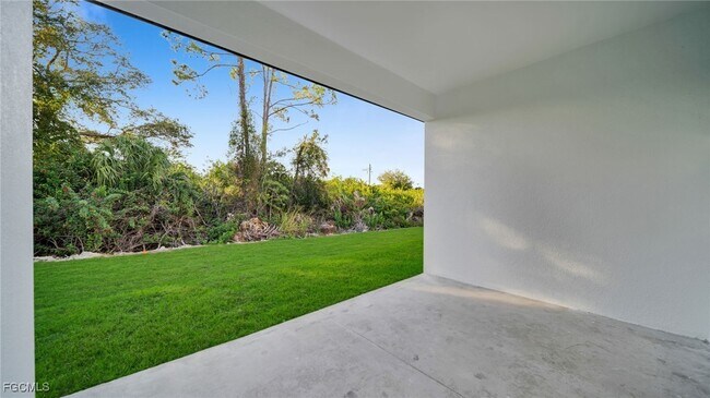 Building Photo - 706 Homer Ave S