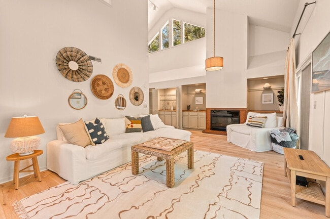 Primary Photo - 2415 The Haul Over