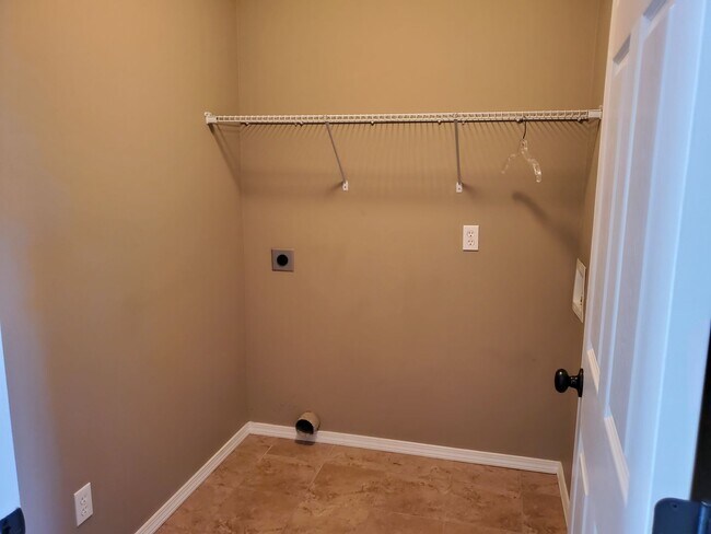 Building Photo - 3 Bedroom Home in South Springfield