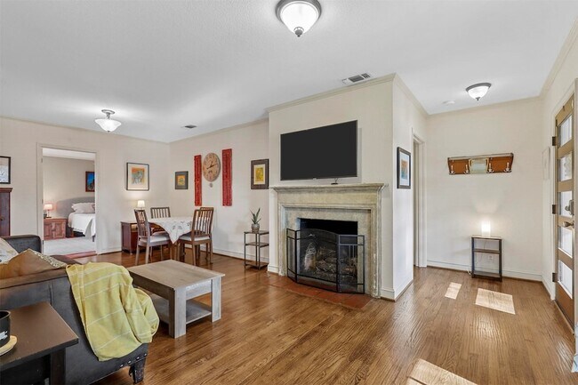 Building Photo - 6312 Malvey Ave