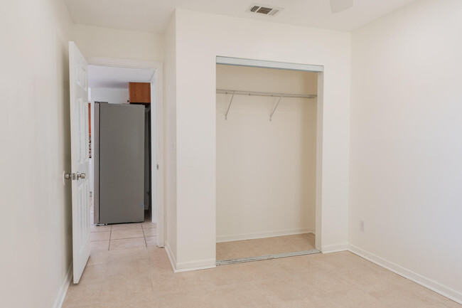 Building Photo - 1253 White Pine Dr