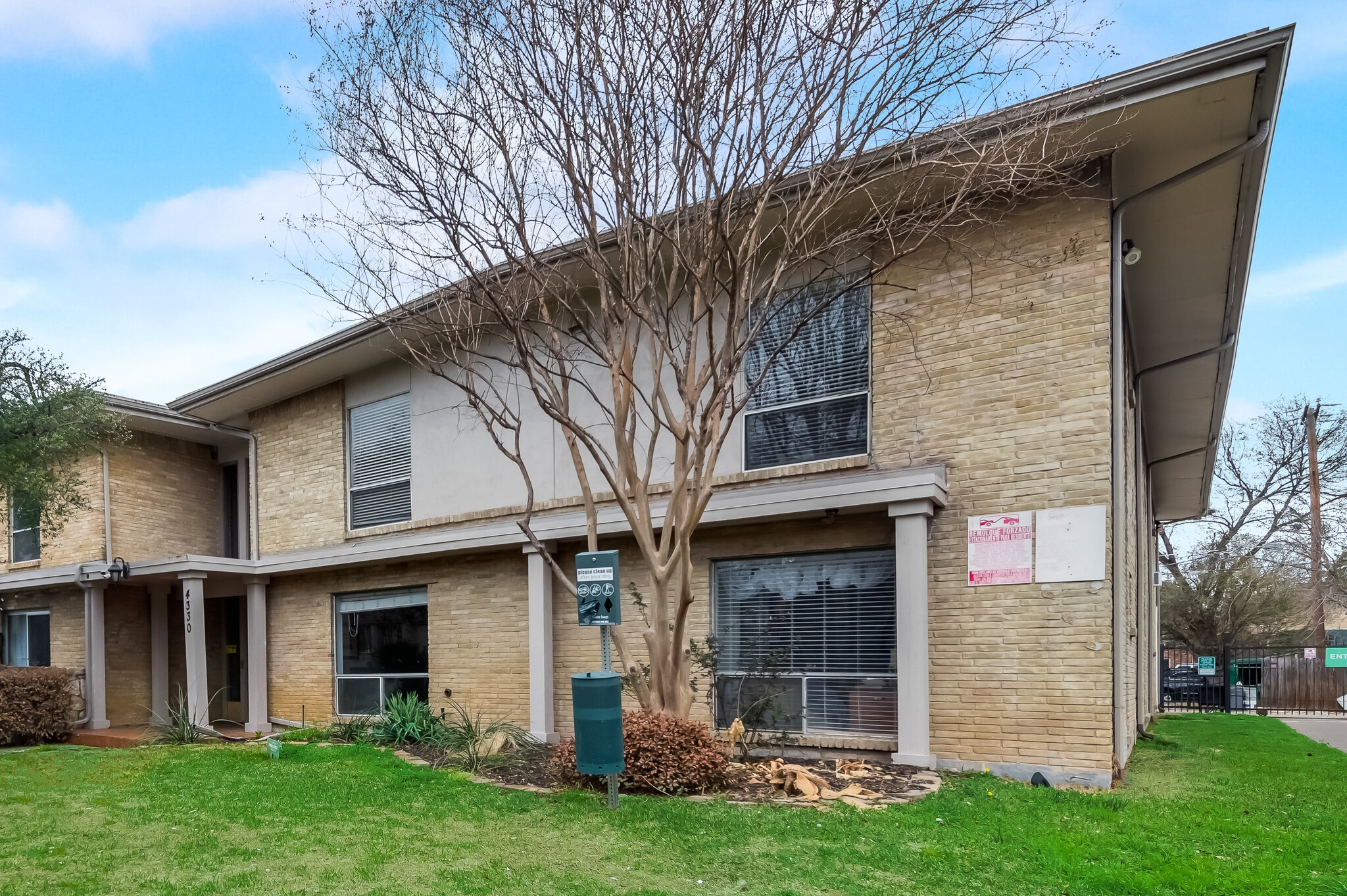 Pet Station - 4330 Bowser Ave