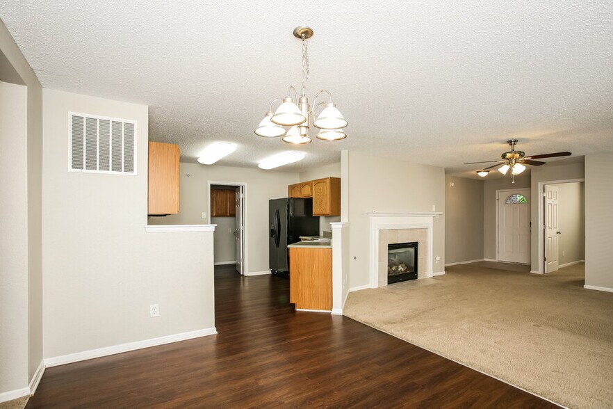 Building Photo - 14384 Black Farm Dr