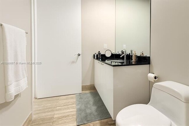 Building Photo - 15901 Collins Ave