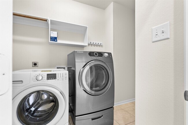 Building Photo - 6407 Pine Rest Dr