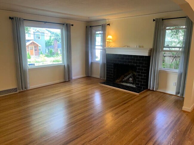 Building Photo - Impecable Remodel of Historic Eastmoreland Gem