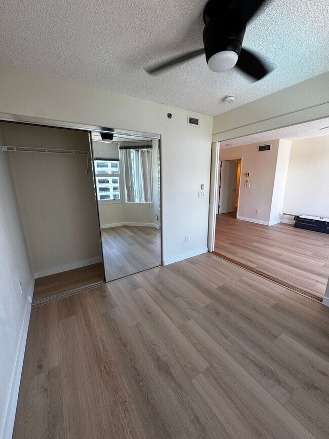 Building Photo - 2/2/2 at One Archer Lane, Mountain Views, Great Location!