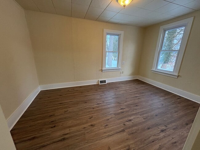 Building Photo - 114-116 Knight St