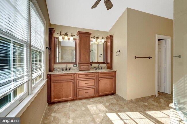 Building Photo - 47001 Smithwood Ct