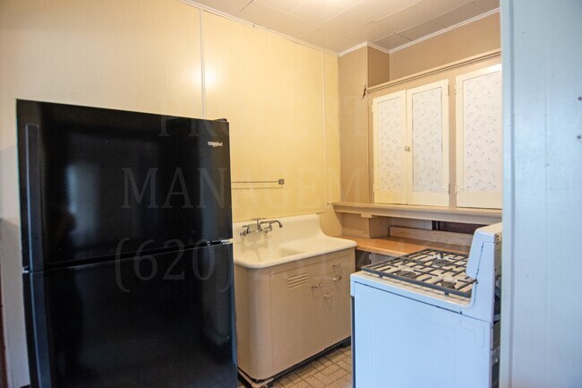 Building Photo - Studio Apartment