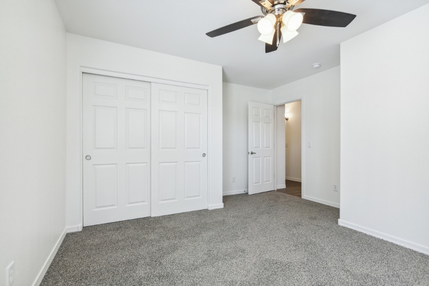 Building Photo - 207 W Latona Rd