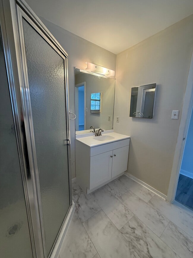 Building Photo - 208 Heather Croft