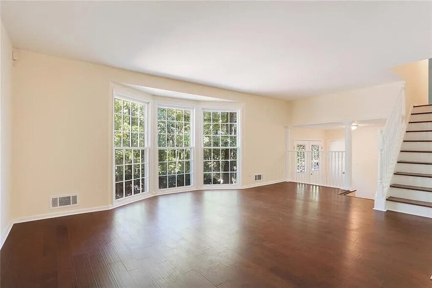 Building Photo - Room in House on Shawnee Trail