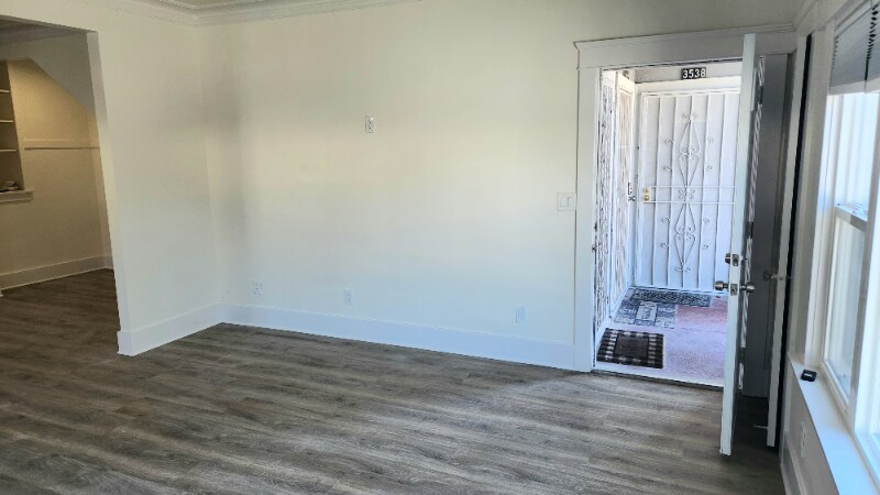 Building Photo - 3536 W 60th St