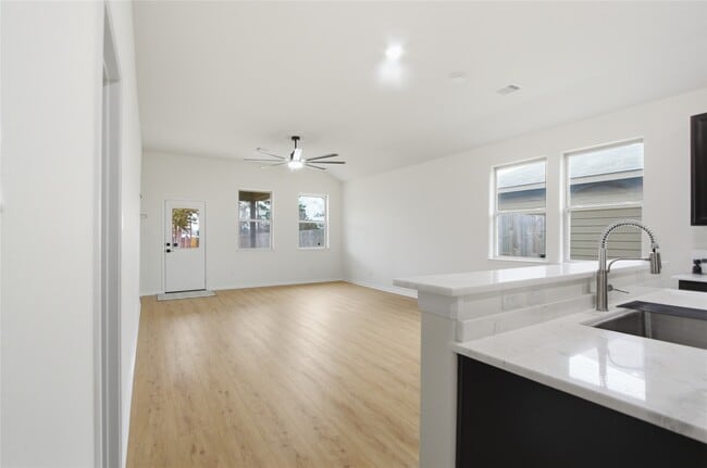 Building Photo - 170 Rd 51022