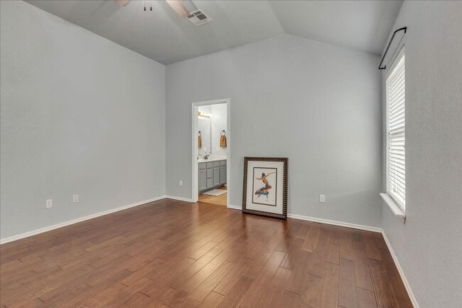 Building Photo - Lawn Care Included! 3 bed, 2 bath, 2 car