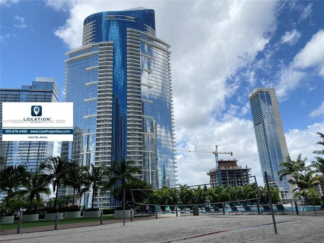 Building Photo - 888 Biscayne Blvd