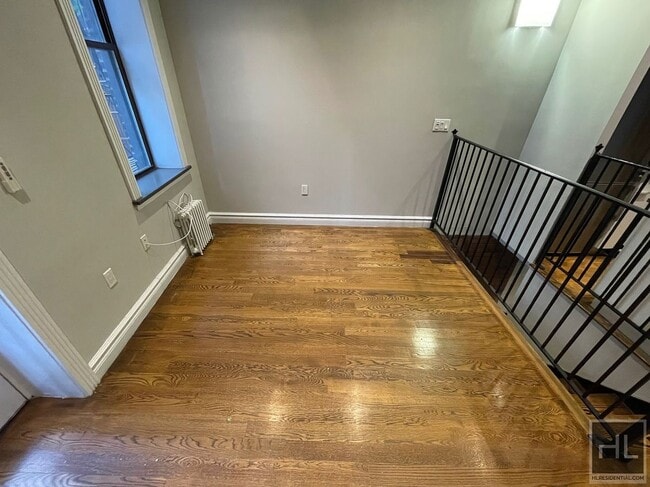 Building Photo - Mott Street