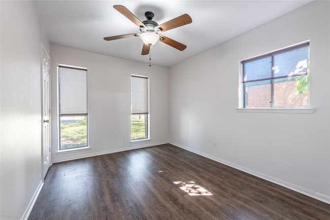 Building Photo - 502 Bellmar Ln