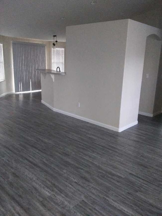 Building Photo - Modern Farmhouse in Rolling Meadows