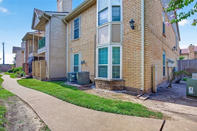 Building Photo - 3600 Jeanetta St