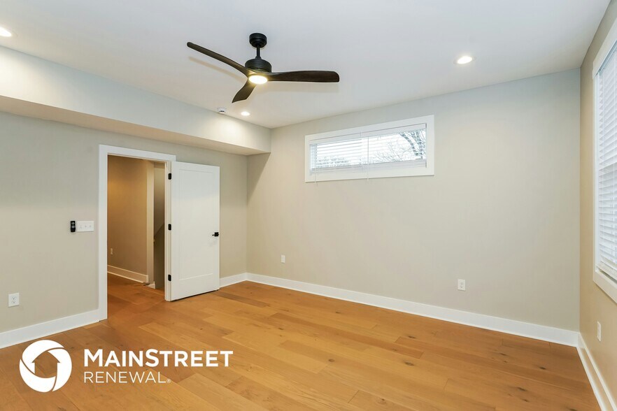 Building Photo - 2142 Oakland St