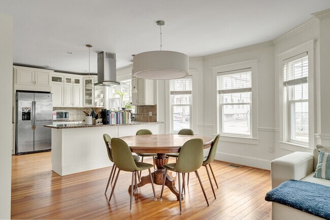 Building Photo - 266 Belmont St