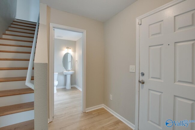 Building Photo - 102 Whitestone Dr NE