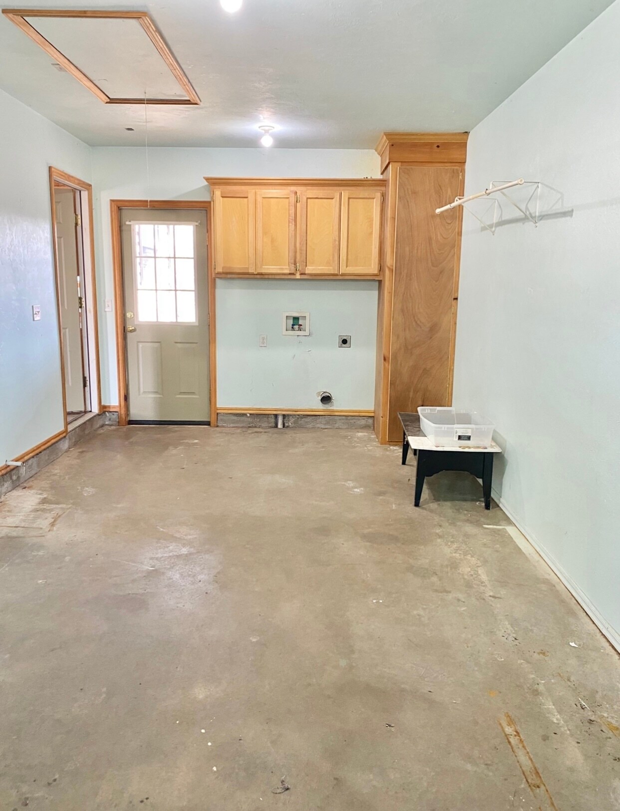 Garage/ washer dryer hook up - 113 S Van Buren Ave