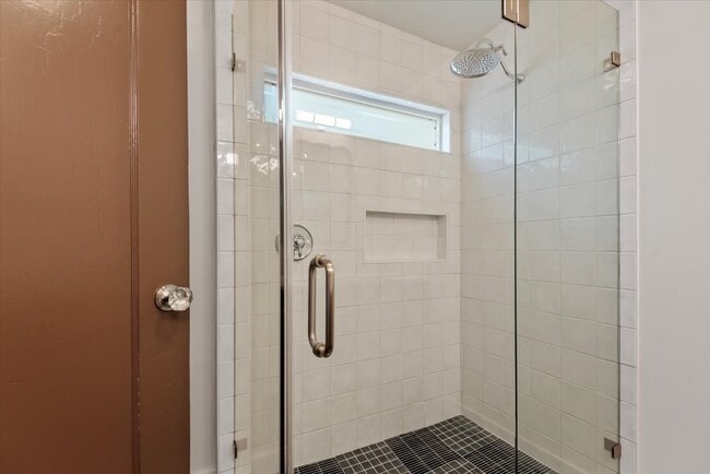 Building Photo - 603 Crockett St