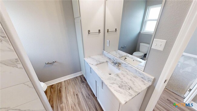 Building Photo - 809 Holliday Dr