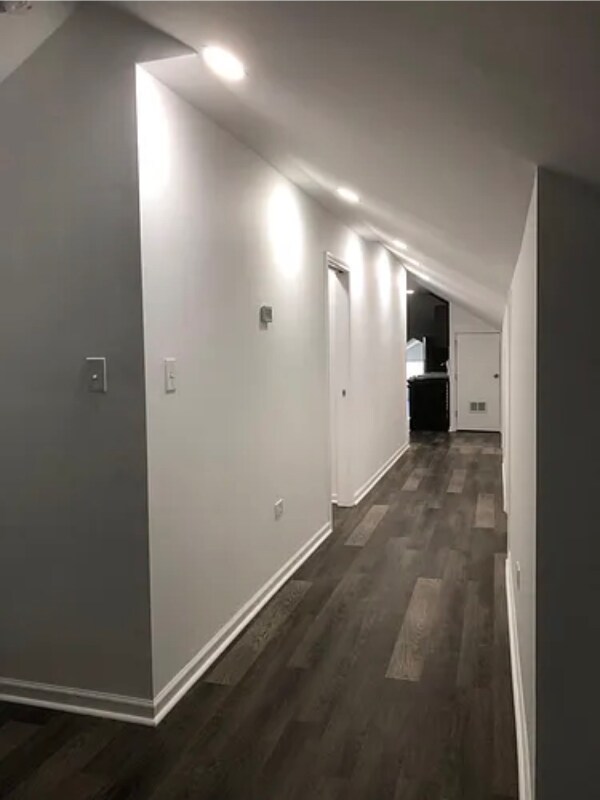 Building Photo - 5849 W Midway Park