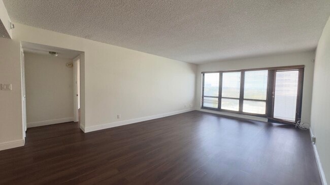 Building Photo - 5100 N Ocean Blvd