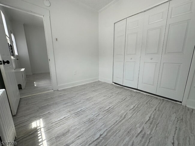 Building Photo - 526 Valley Brook Ave