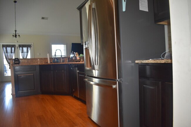 Building Photo - 2190 Harborview Dr
